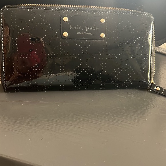 Kate Spade bag and matching wallet; back patent leather look - Picture 12 of 13